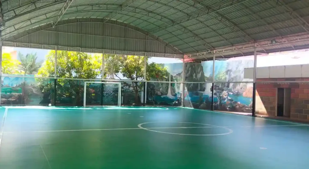 Lapangan Futsal Indoor vs Outdoor