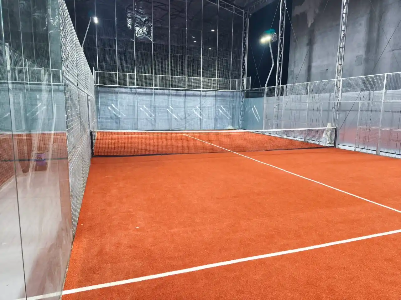 Pelajari selengkapnya tentang bisnis Padel di Jakarta