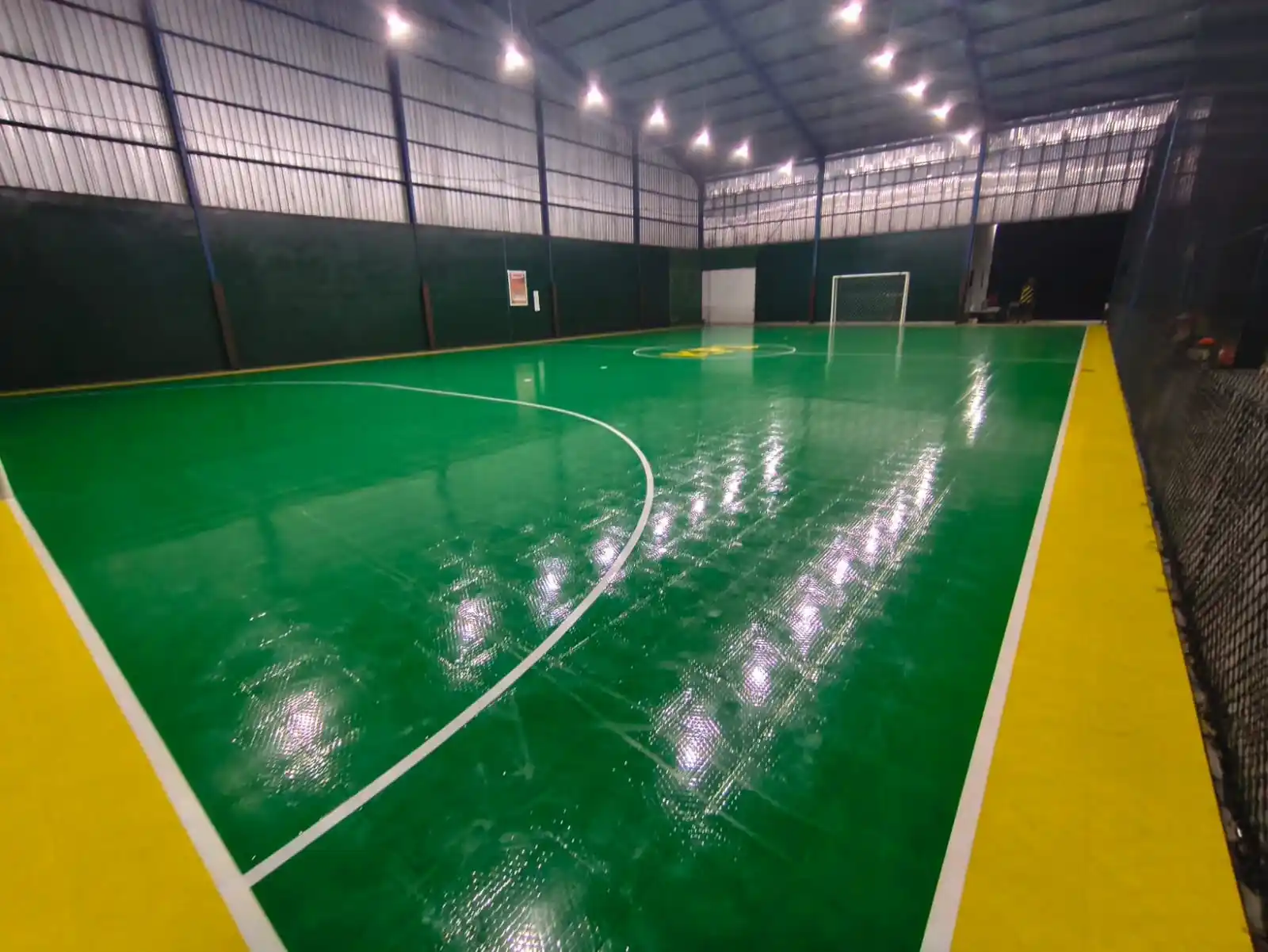 Perbedaan Mini Soccer dan Futsal dari Lapangan dan Peluang Bisnisnya
